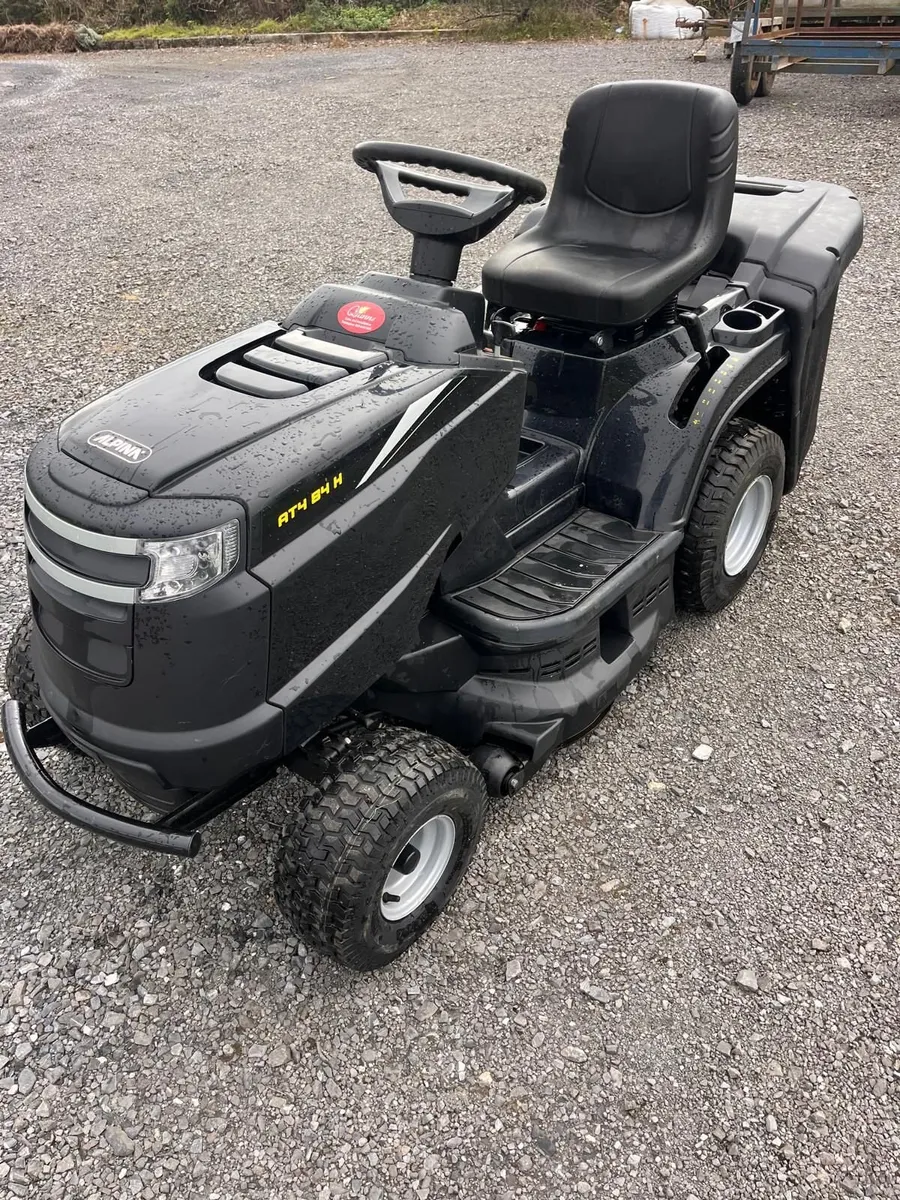 Ride on lawnmower - Image 2