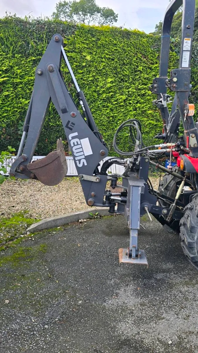 Lewis backhoe attachment - Image 2