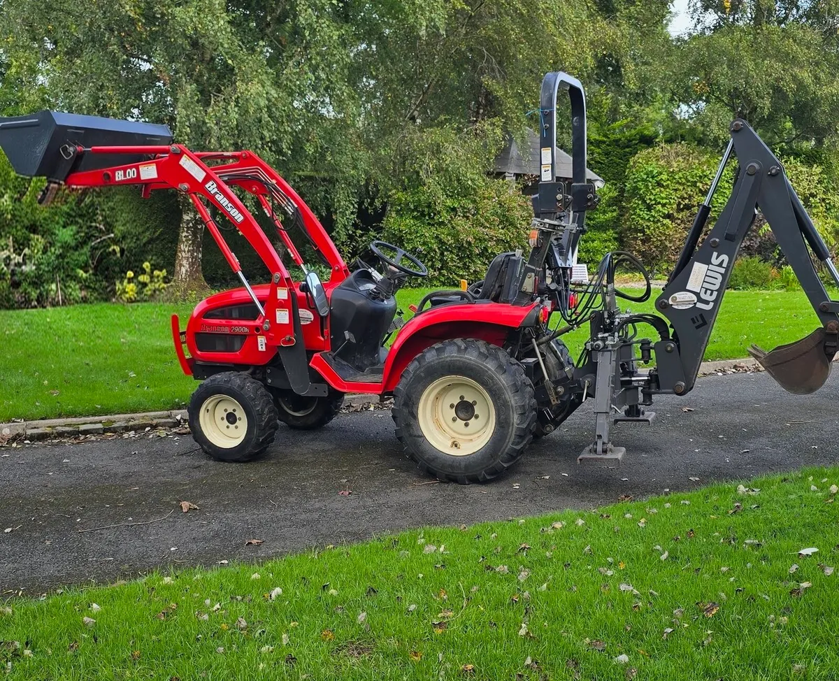 Lewis backhoe attachment - Image 1
