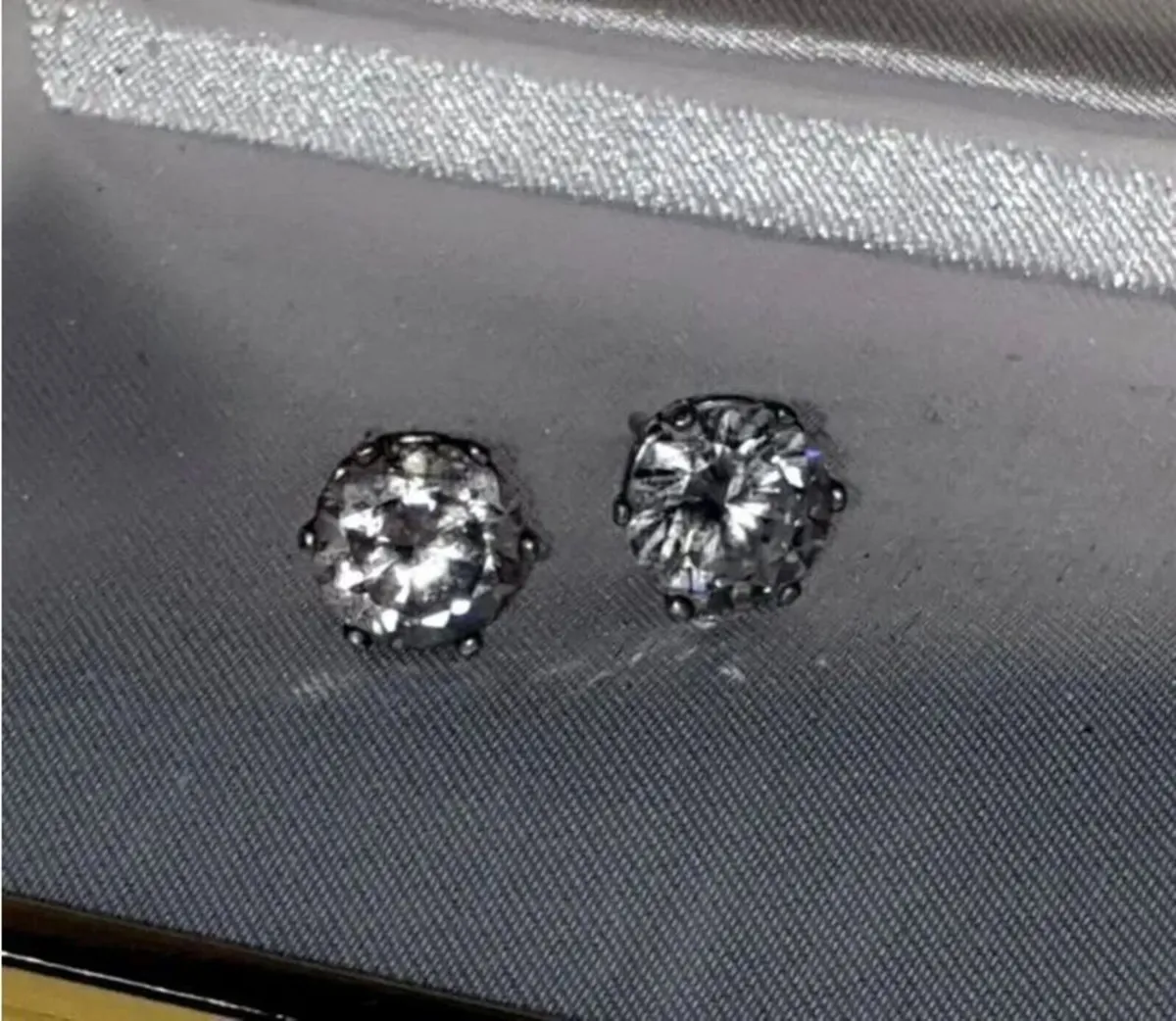 Hallmarked Silver Vintage Solitaire Earrings - Image 2