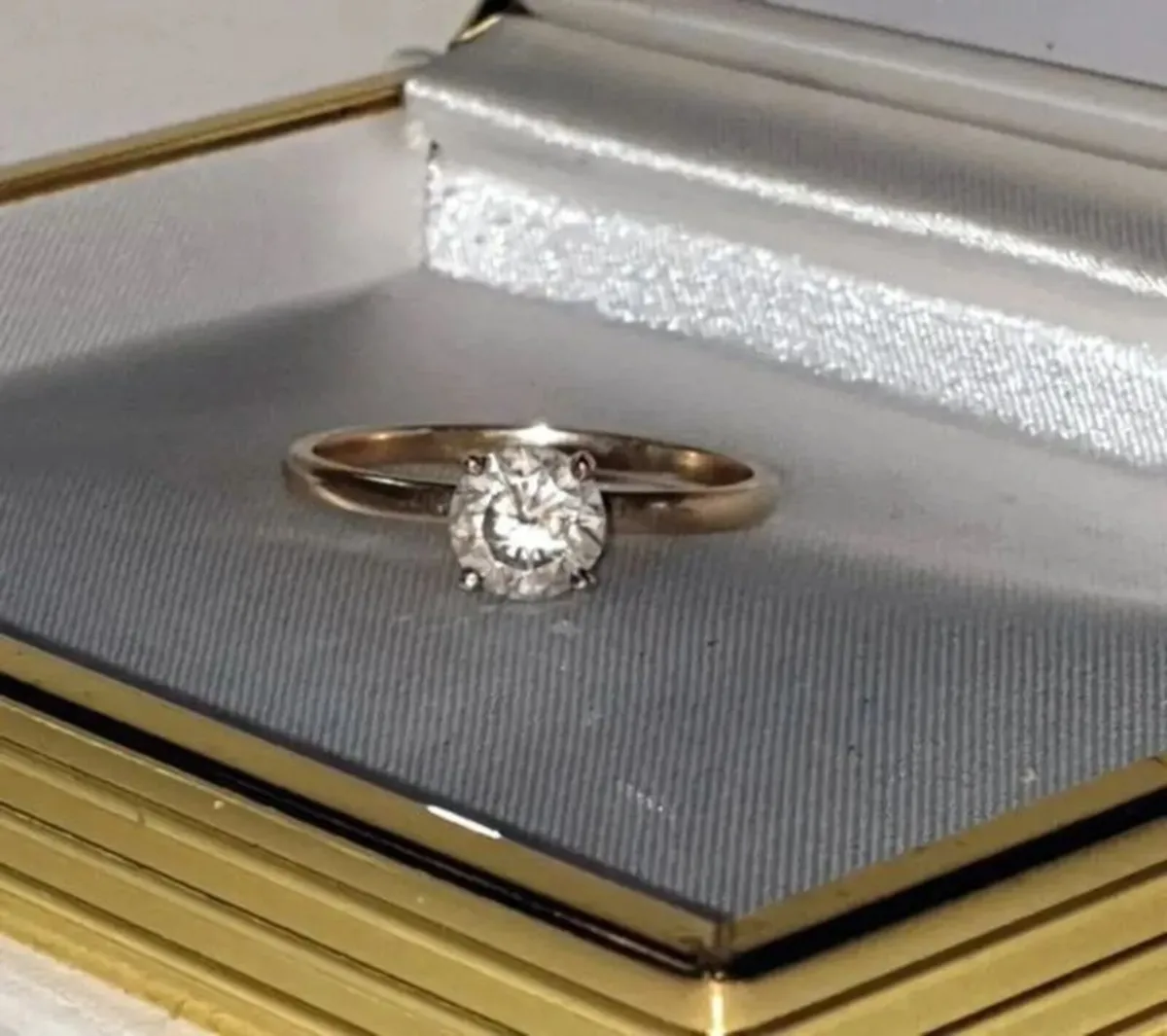 Vintage 14ct Gold 'Queen' Solitaire - Image 2