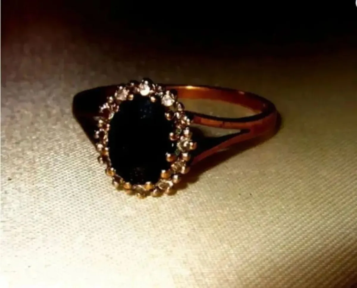 Vintage 9ct Gold Sapphire and Diamond Ring - Image 4
