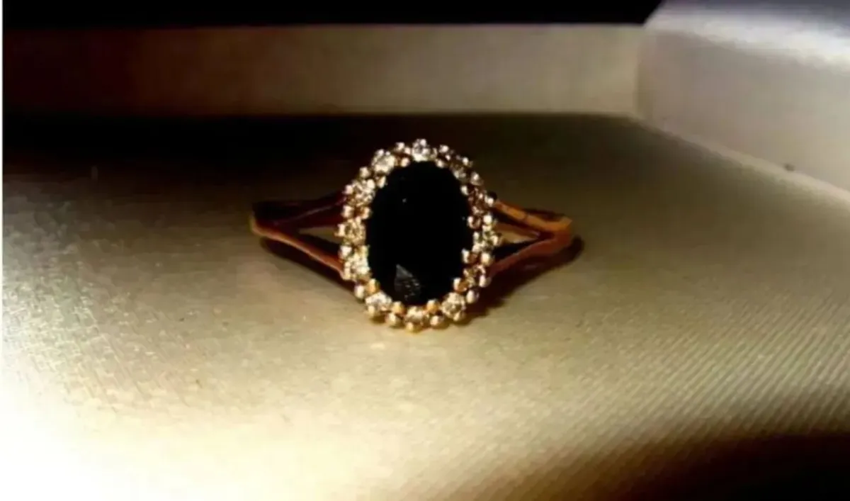 Vintage 9ct Gold Sapphire and Diamond Ring - Image 2