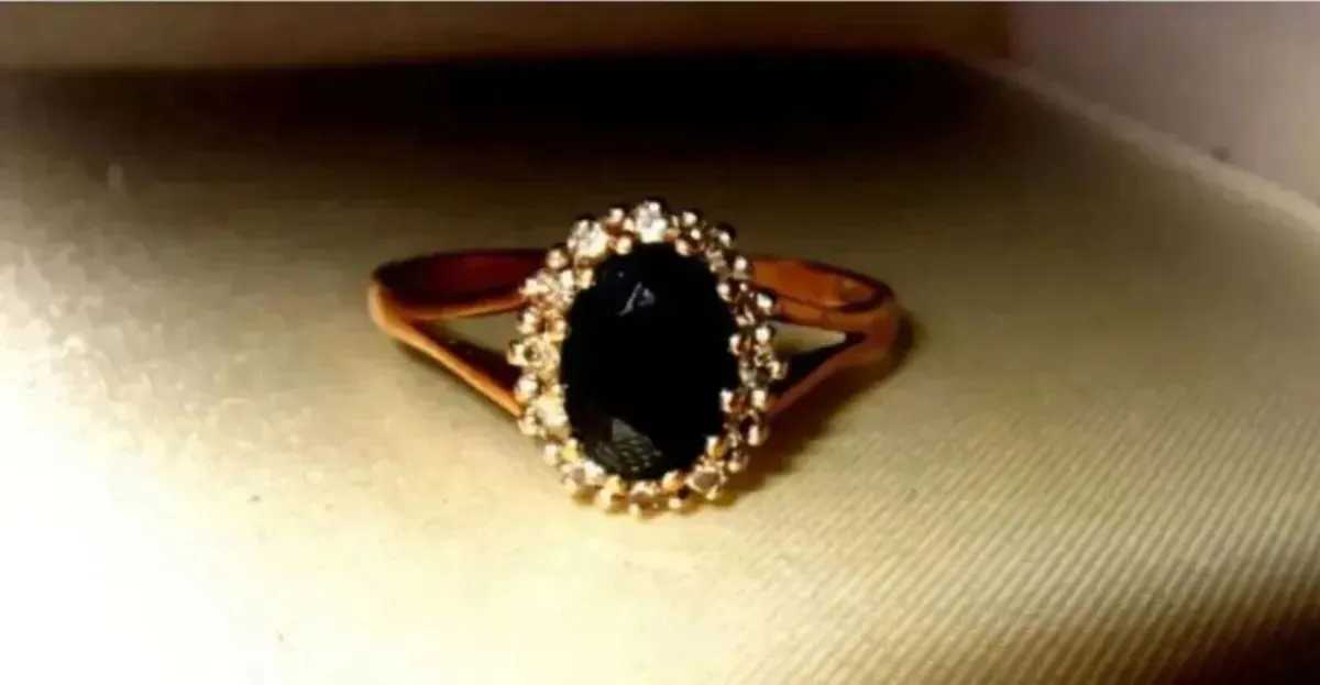 Vintage 9ct Gold Sapphire and Diamond Ring - Image 1