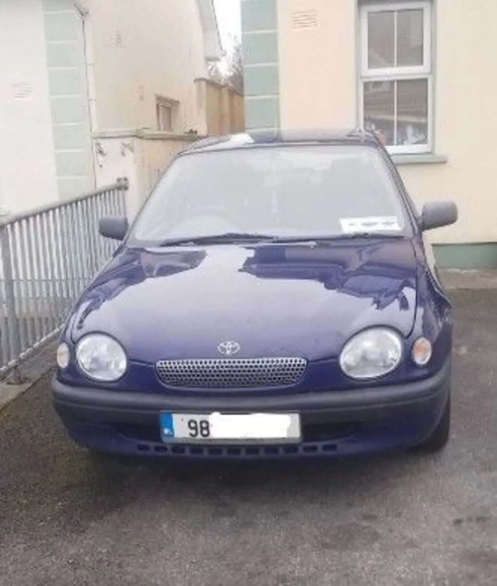 Toyota Corolla 1998 - Image 1
