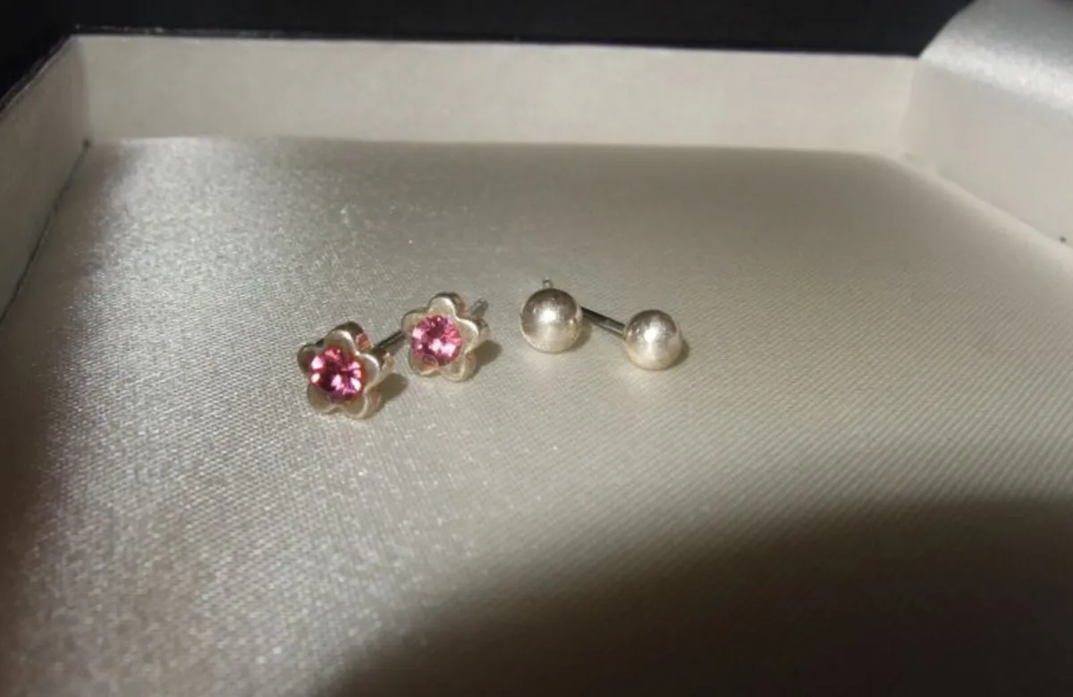Vintage Hallmarked Silver Flower & Ball Studs - Image 3