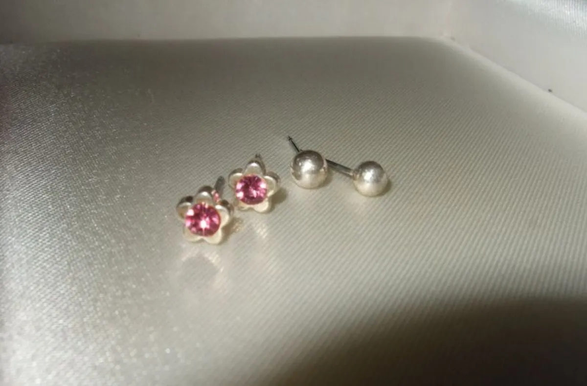 Vintage Hallmarked Silver Flower & Ball Studs - Image 4