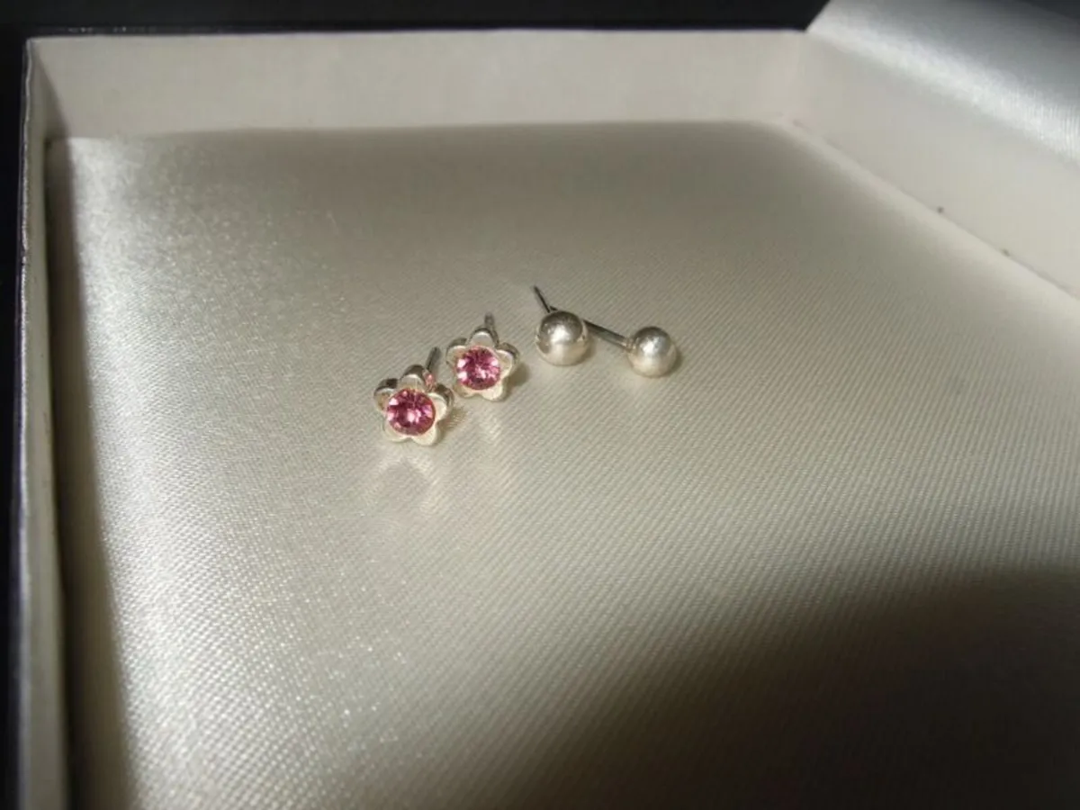 Vintage Hallmarked Silver Flower & Ball Studs - Image 2