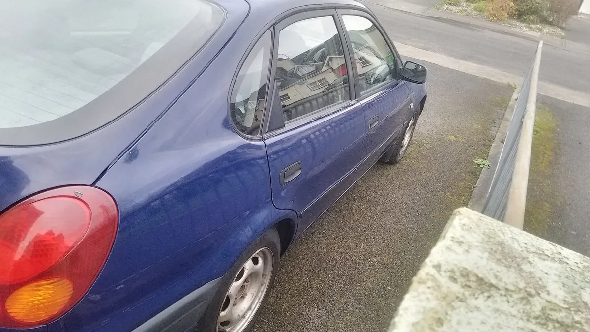 Toyota Corolla 1998 - Image 2