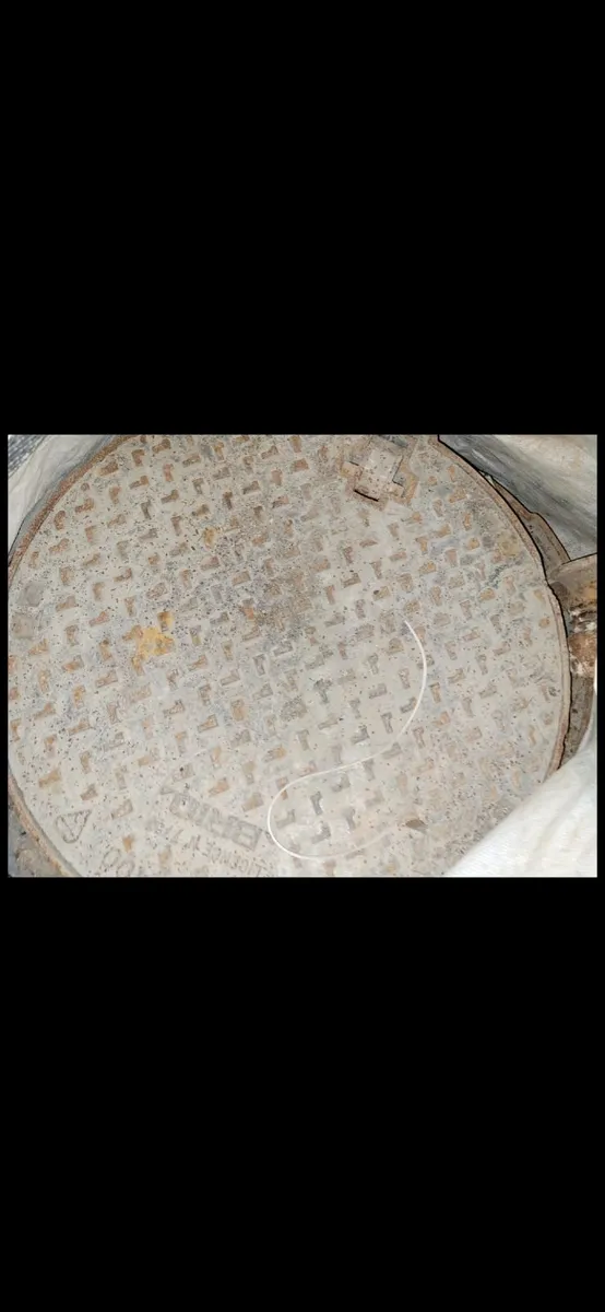 Manhole covers x 3 - Image 2