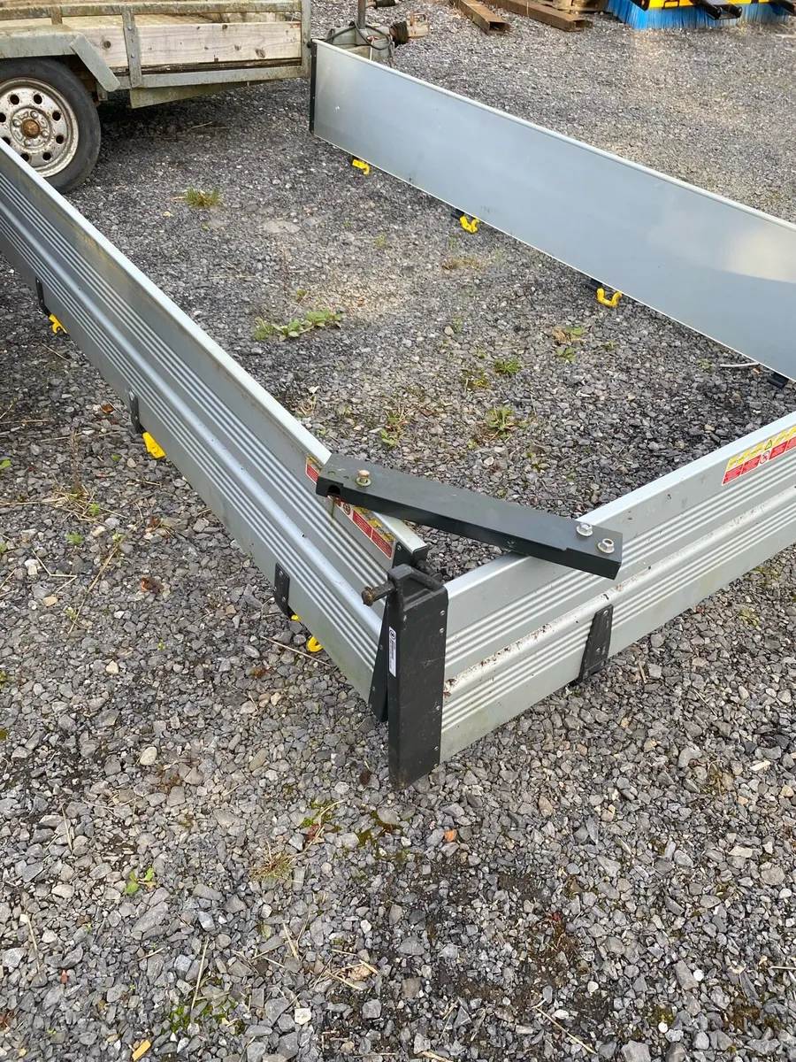 Truck sides - Image 1