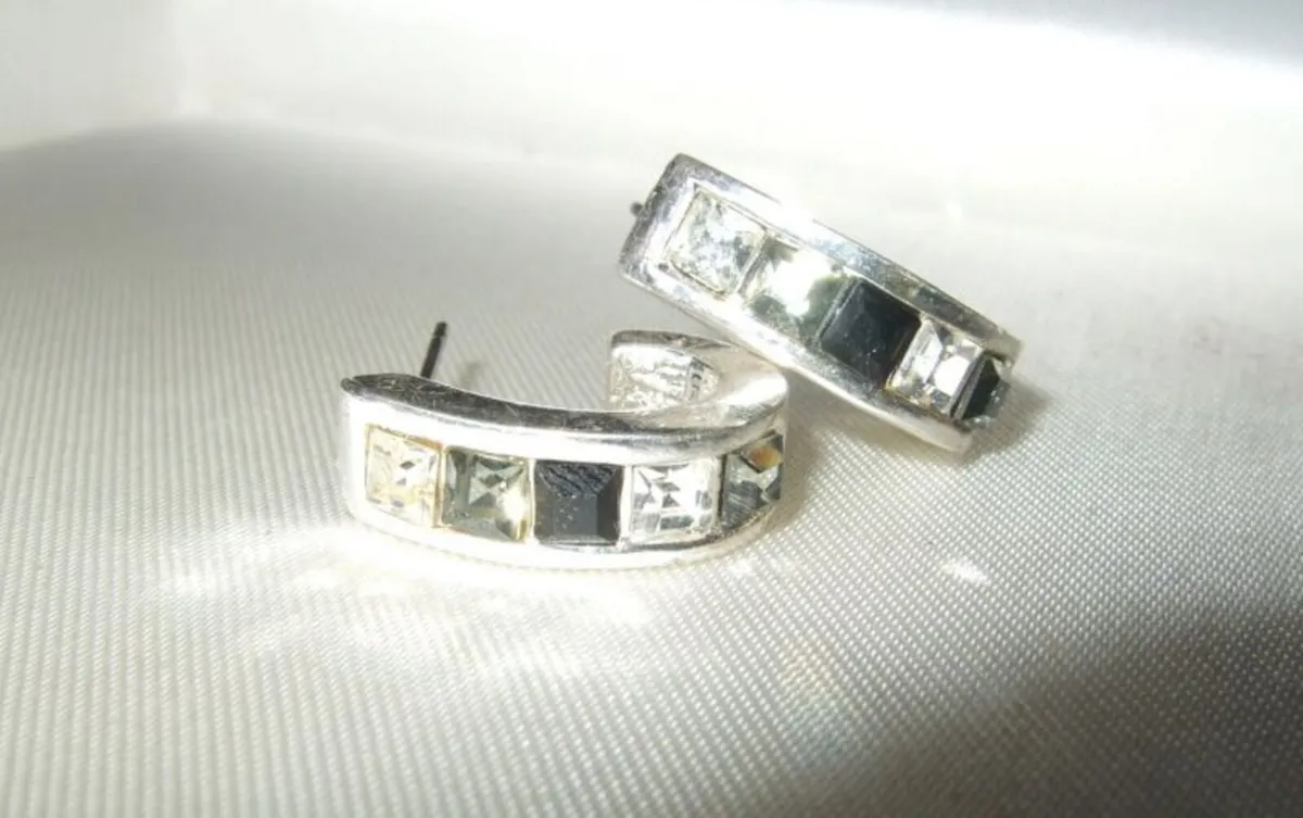 Pristine Vintage Sterling Silver 'Huggie' Earrings - Image 3