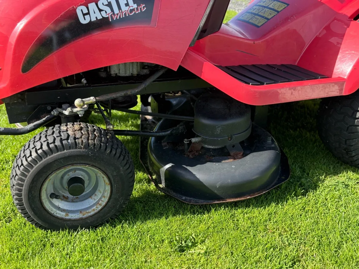 Castel ride on mower - Image 3