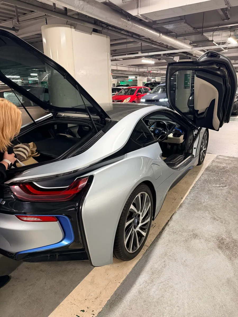 BMW i8 - Image 4