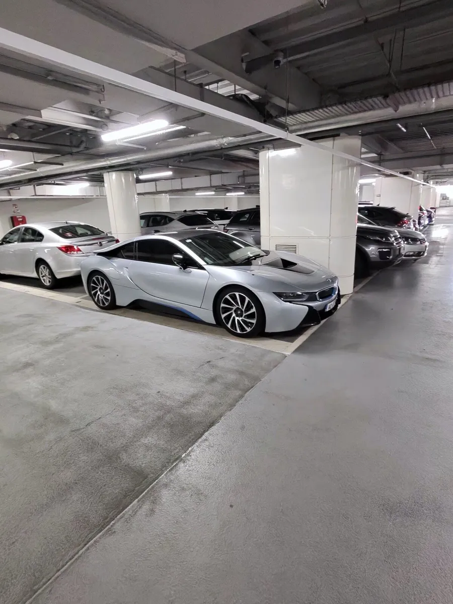 BMW i8 - Image 1