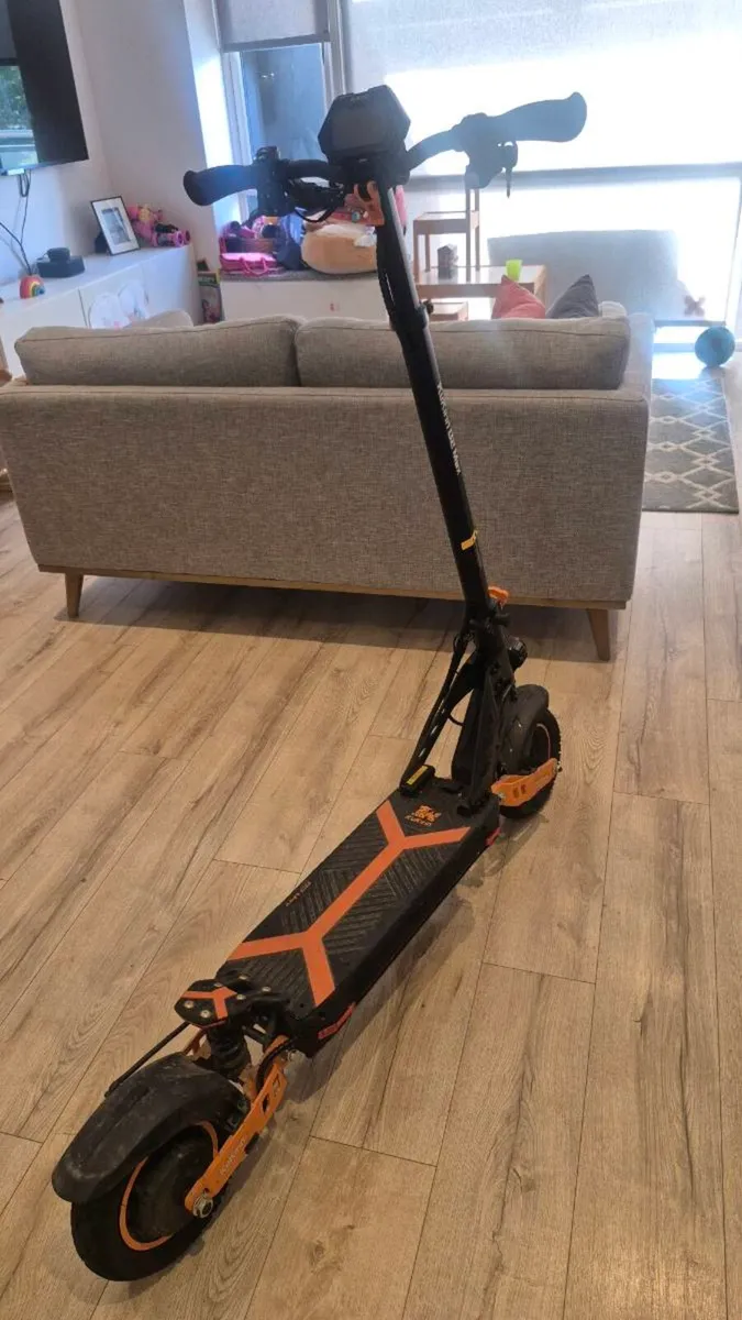 KuKirin G2 Max Electric Scooter + Seat & Charger - Image 2