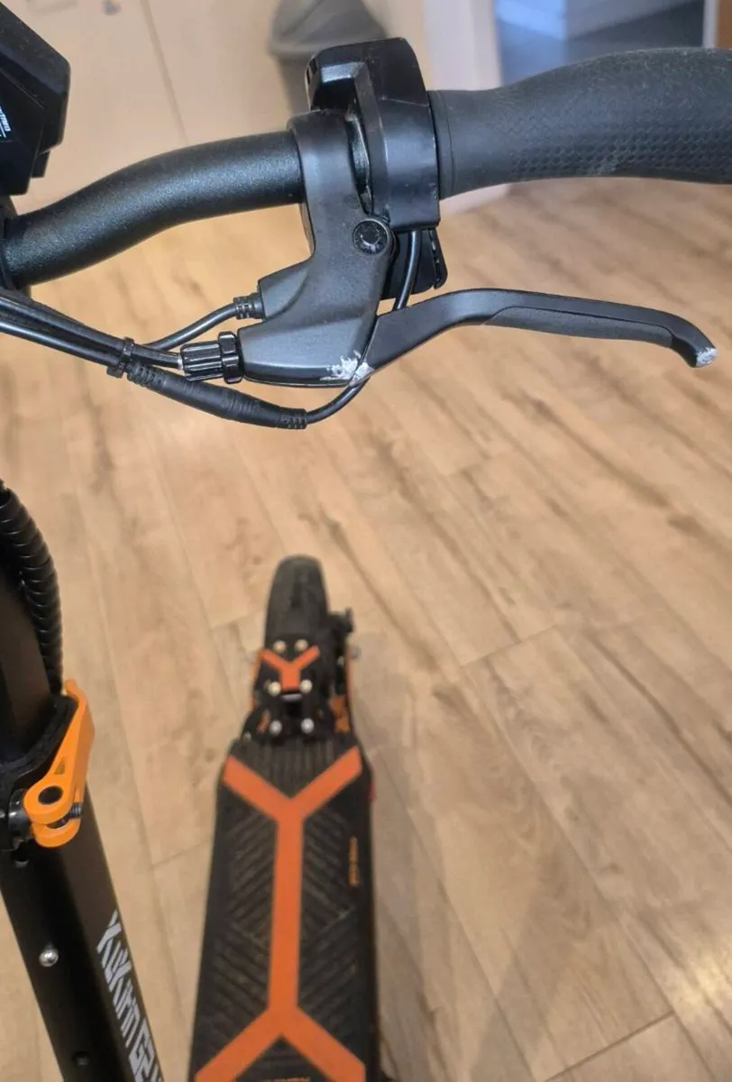 KuKirin G2 Max Electric Scooter + Seat & Charger - Image 4