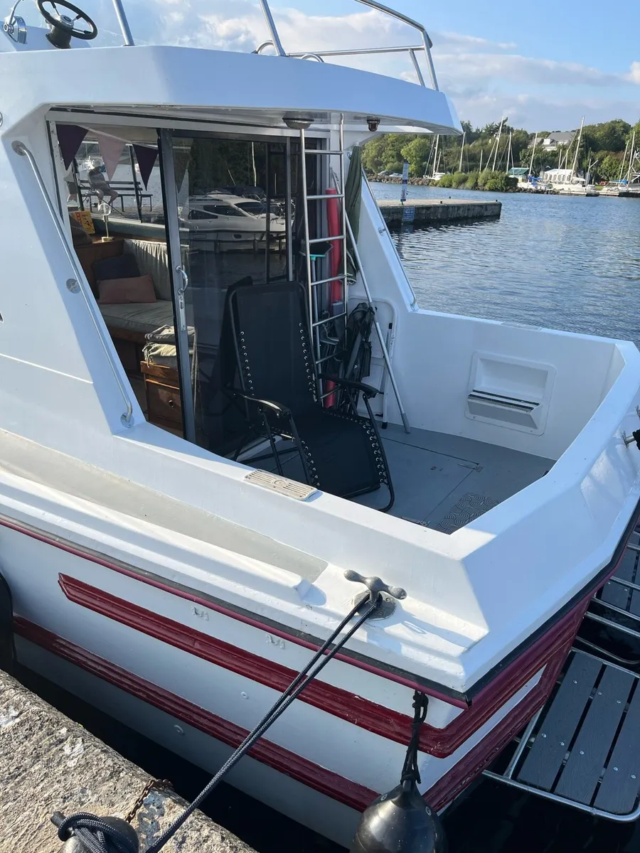 35’ broom sedan - Image 4