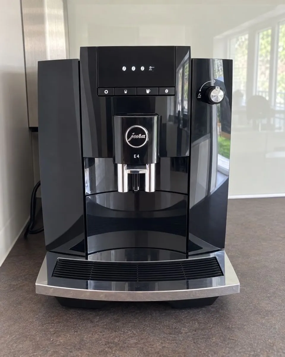 Jura E4 Automatic Coffee Machine - Image 1