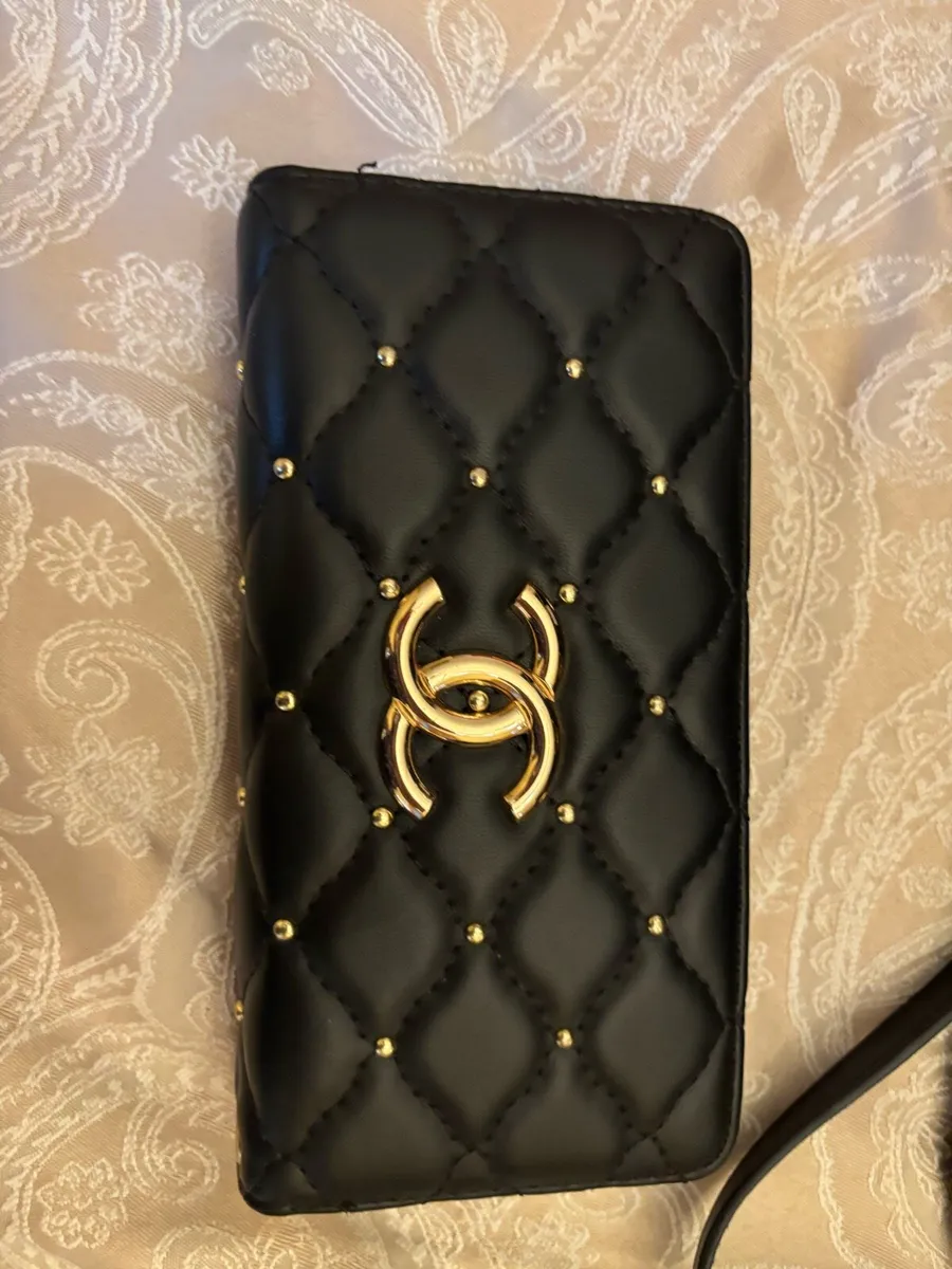 Hand bags - Image 2