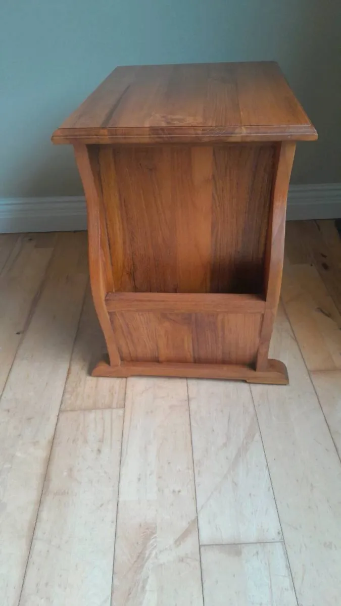 Magazine holder table - Image 2