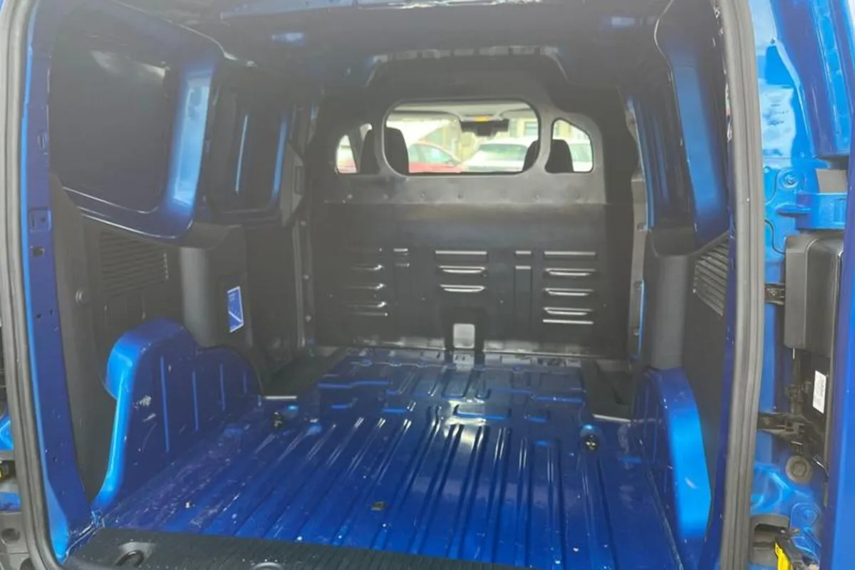 Ford Transit Courier 1.5 EcoBlue Trend - Image 4