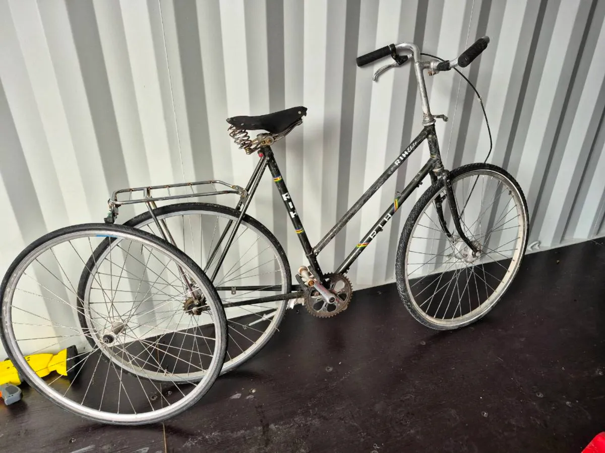 VINTAGE LADIES BICYCLE DUBLIN15 BLANCHARDSTOWN FEE - Image 3