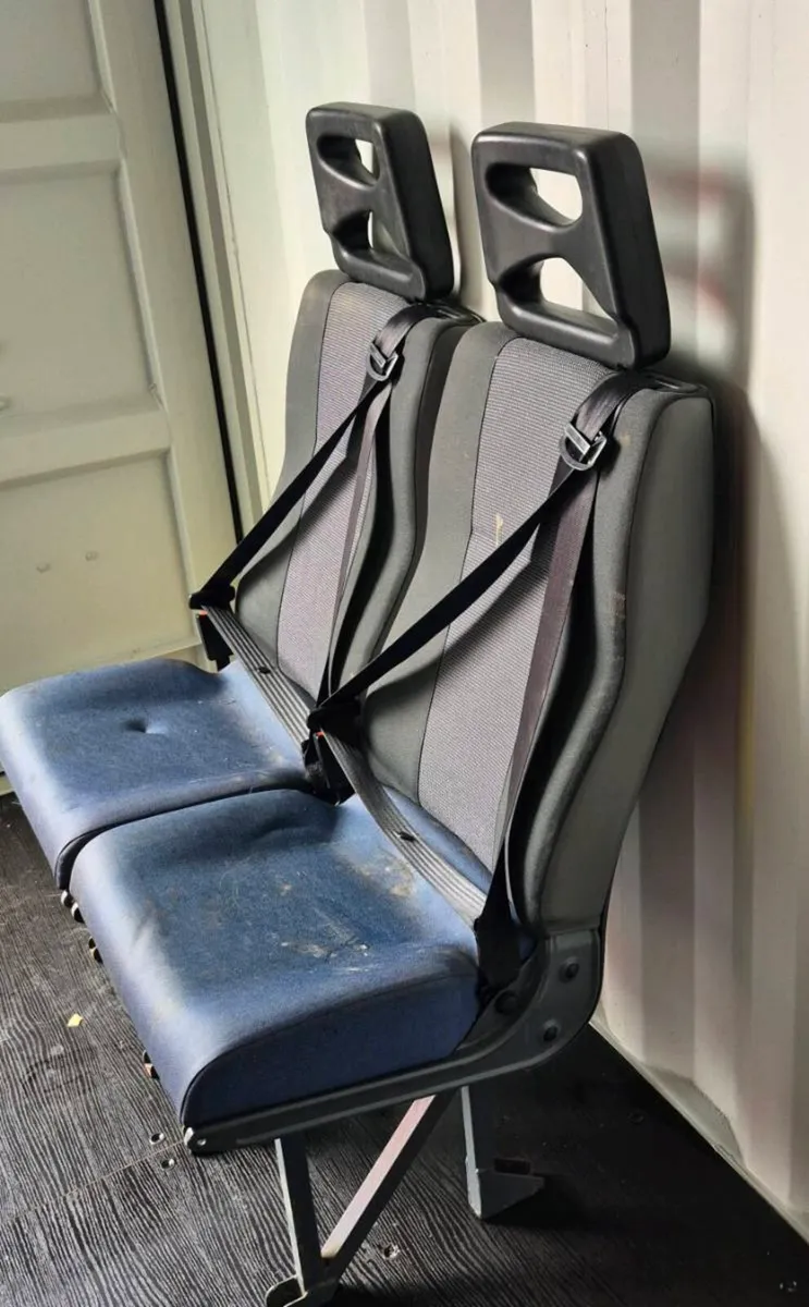 van/minibus seatsFeatures: Integrated 3-point seat - Image 4
