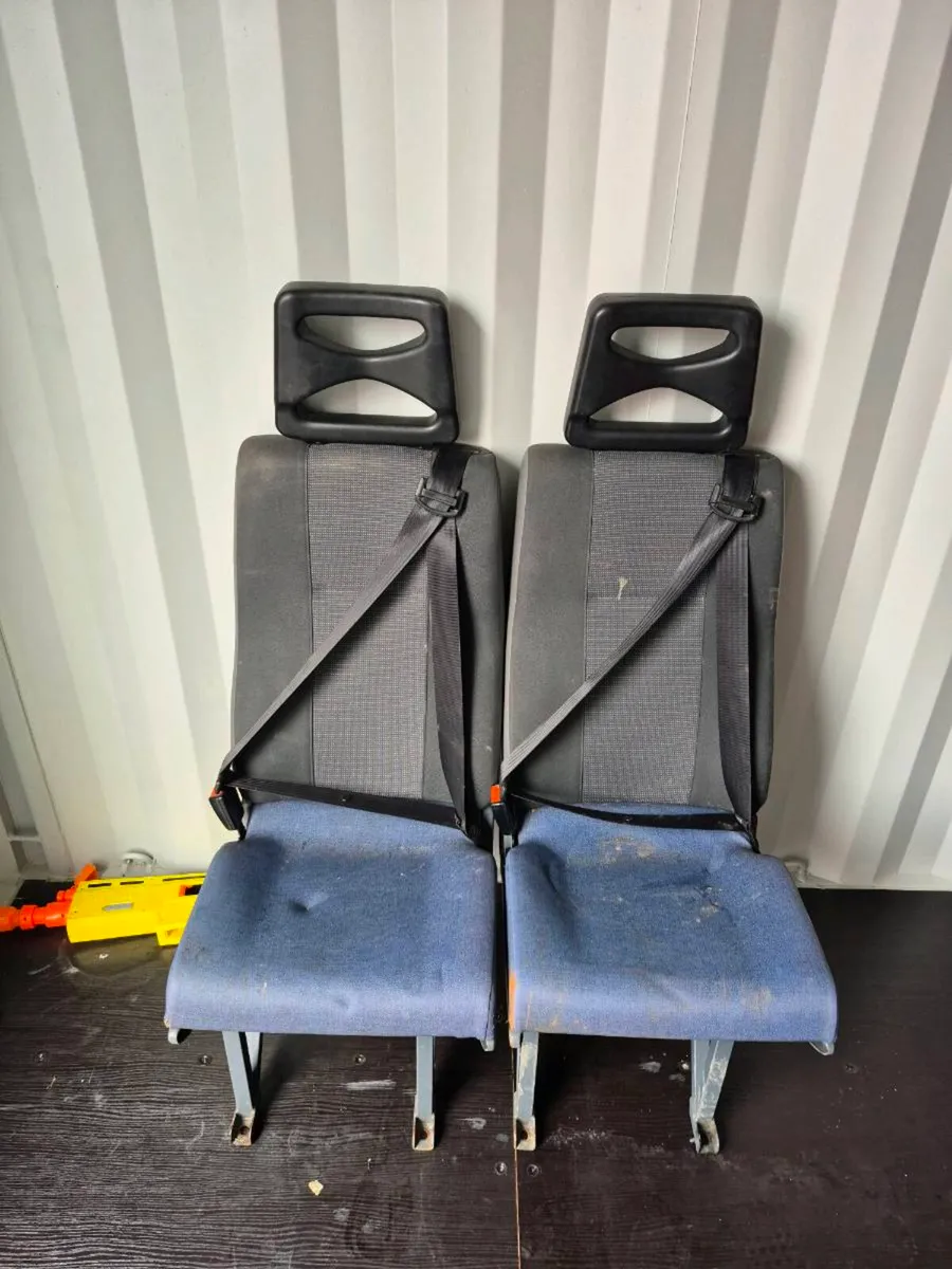 van/minibus seatsFeatures: Integrated 3-point seat - Image 2