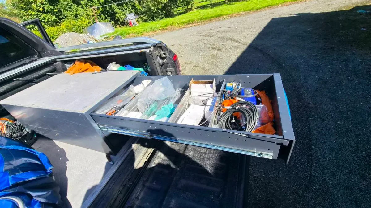 Van/jeep storage - Image 2