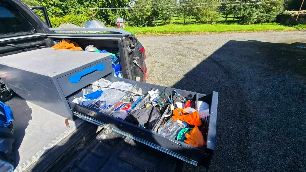 Van/jeep storage - Image 3