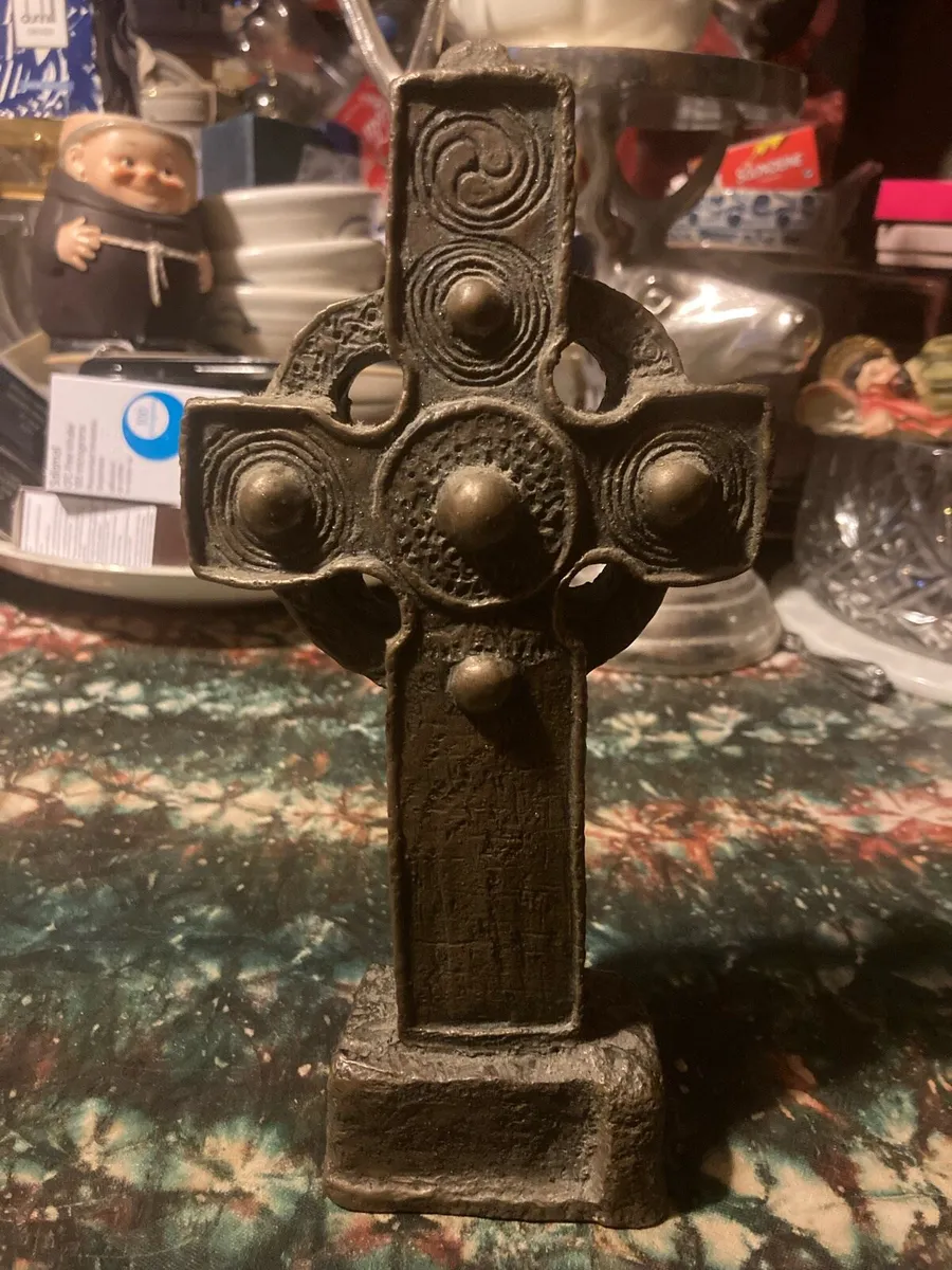 Celtic cross free postage - Image 1