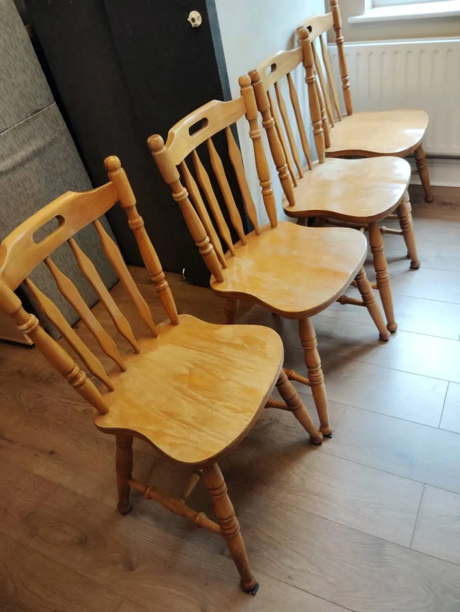 Table and Chairs - Image 3