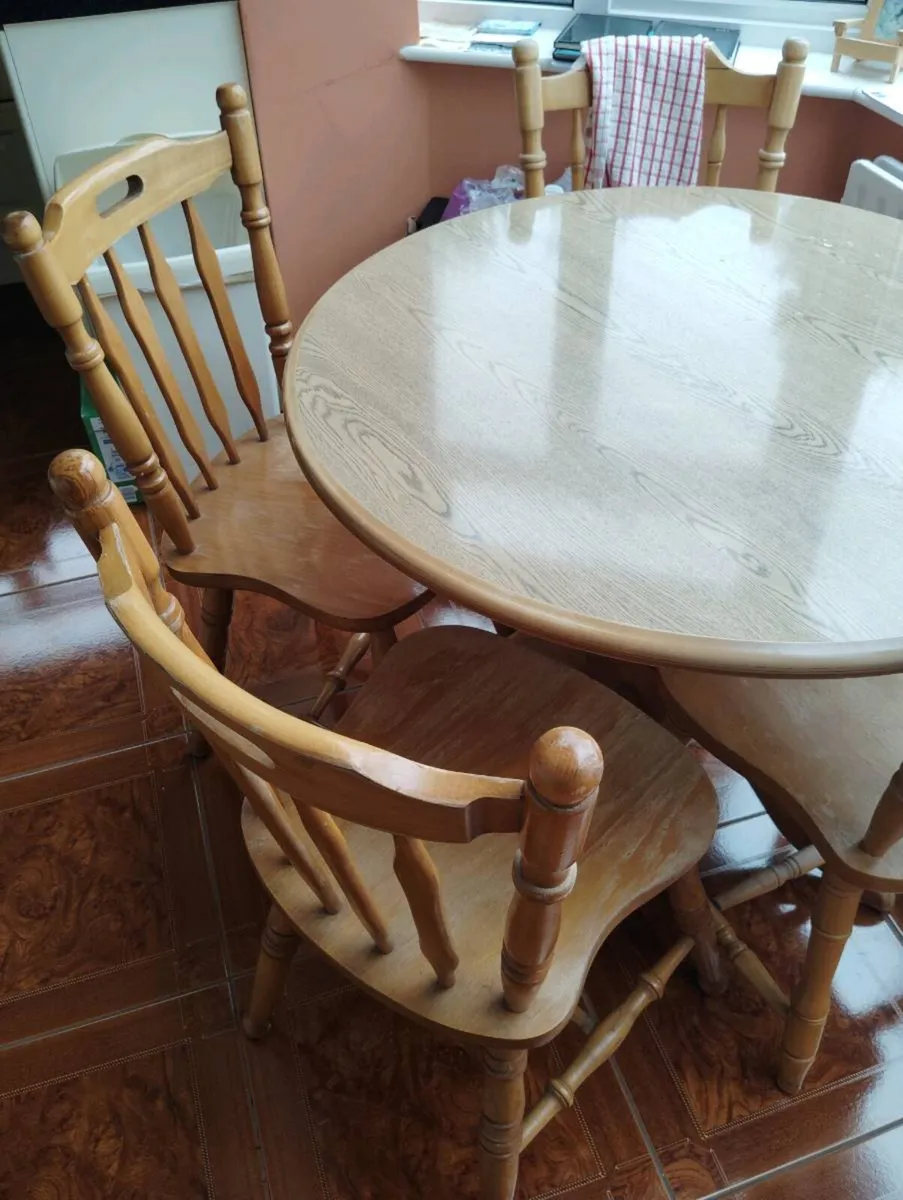 Table and Chairs - Image 2