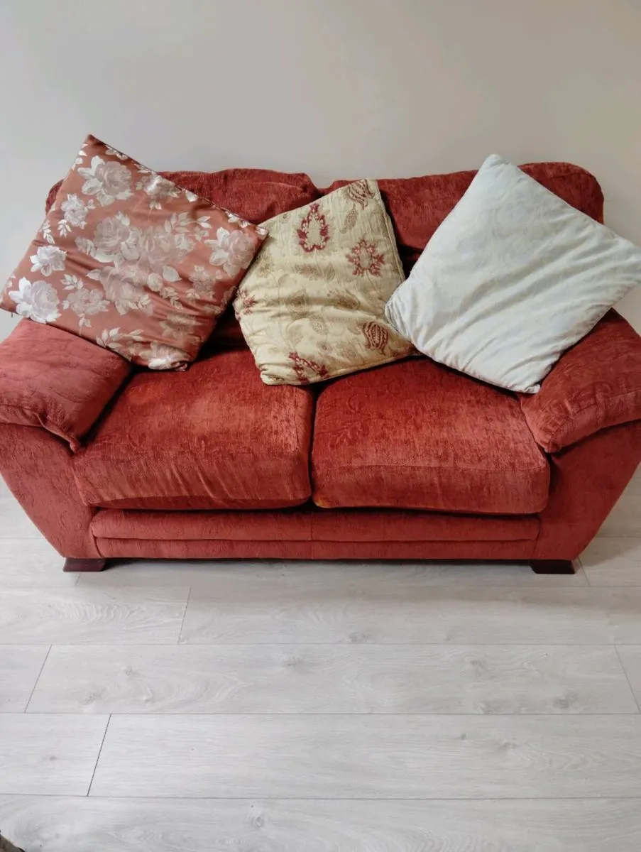 Couch. - Image 1