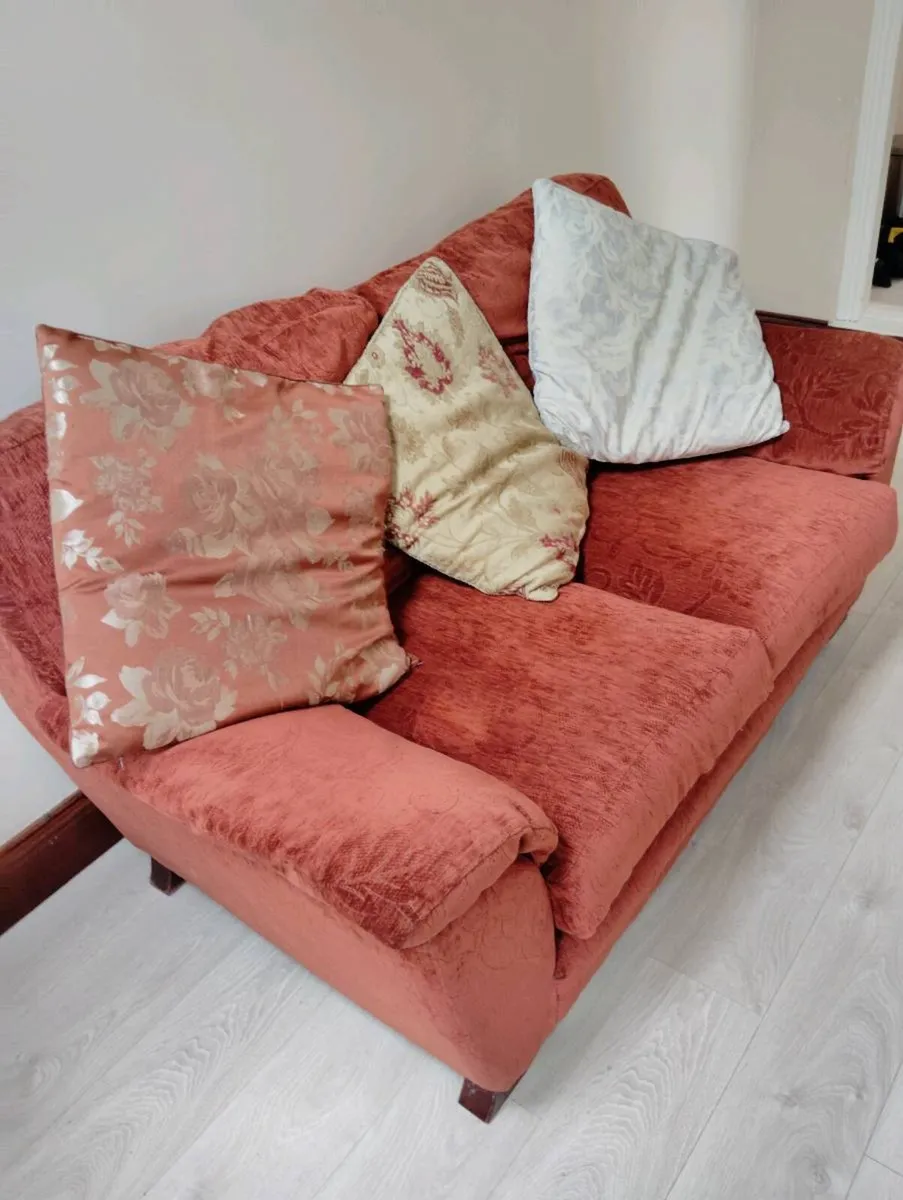 Couch. - Image 2