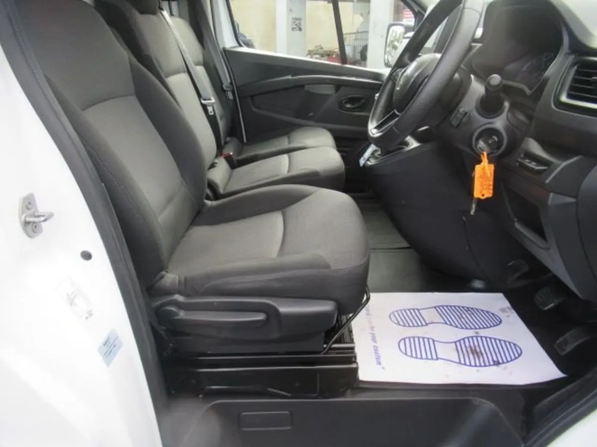 2.0 dCi Blue LL30 Advance Panel Van 5dr Diesel Man - Image 3