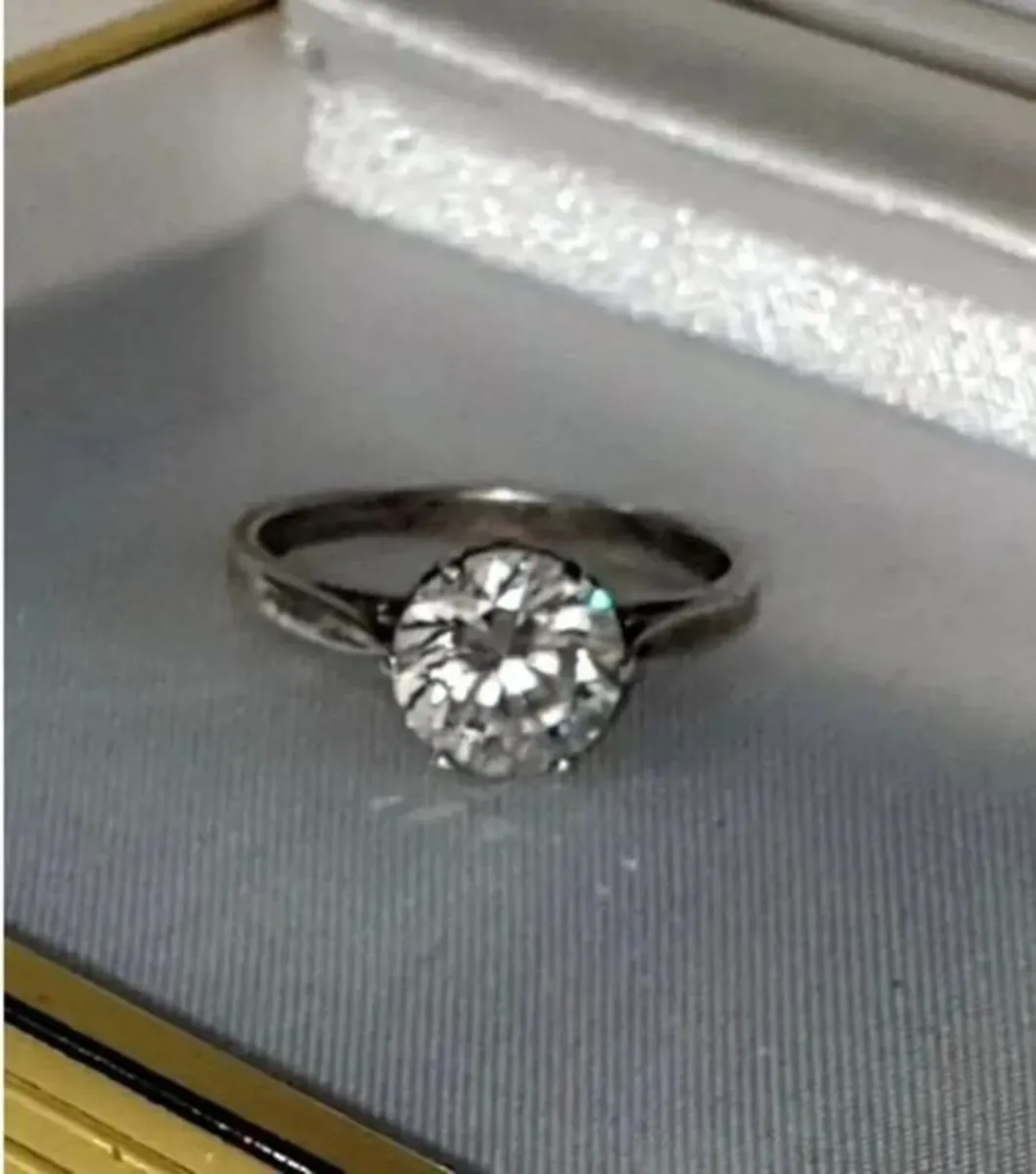 Vintage Hallmarked Silver Solitaire - Image 2