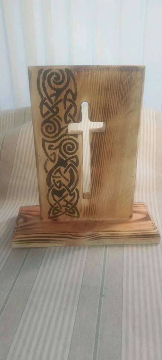Wooden  display  cross stand - Image 1