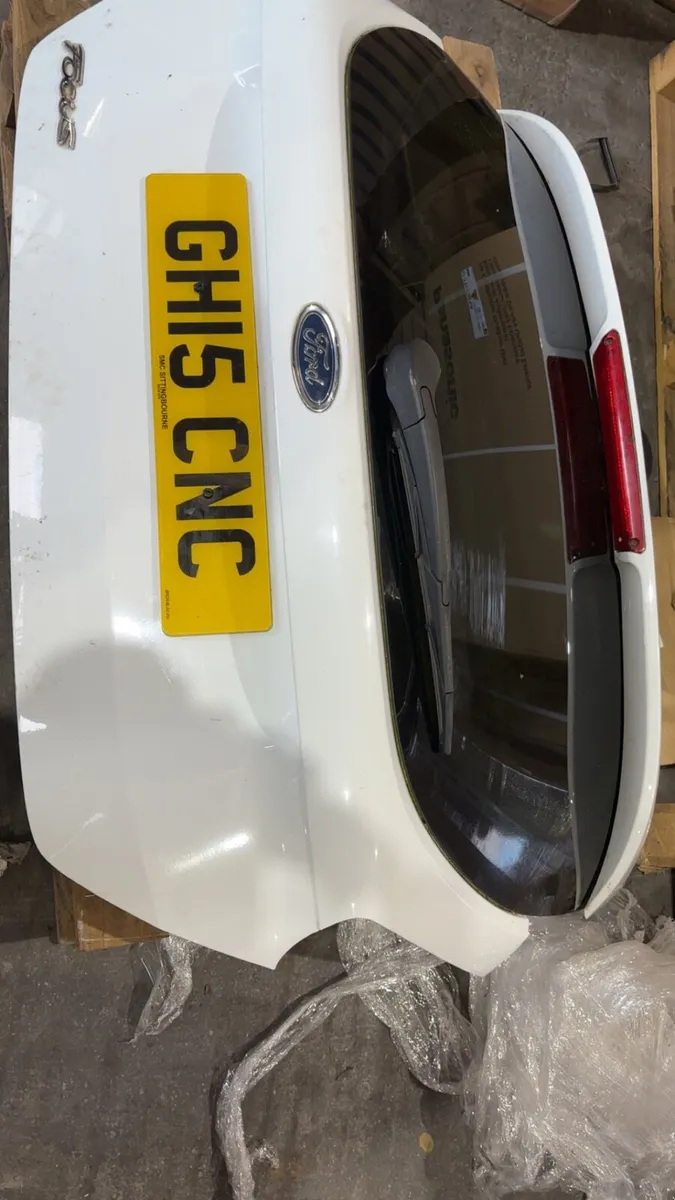 Ford focus bootlid - Image 1