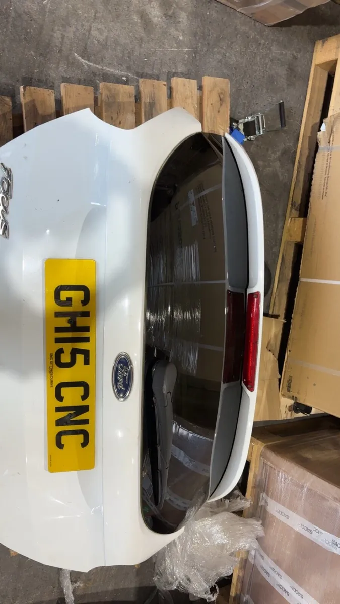 Ford focus bootlid - Image 2