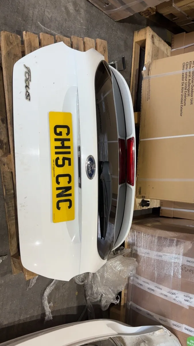 Ford focus bootlid - Image 3