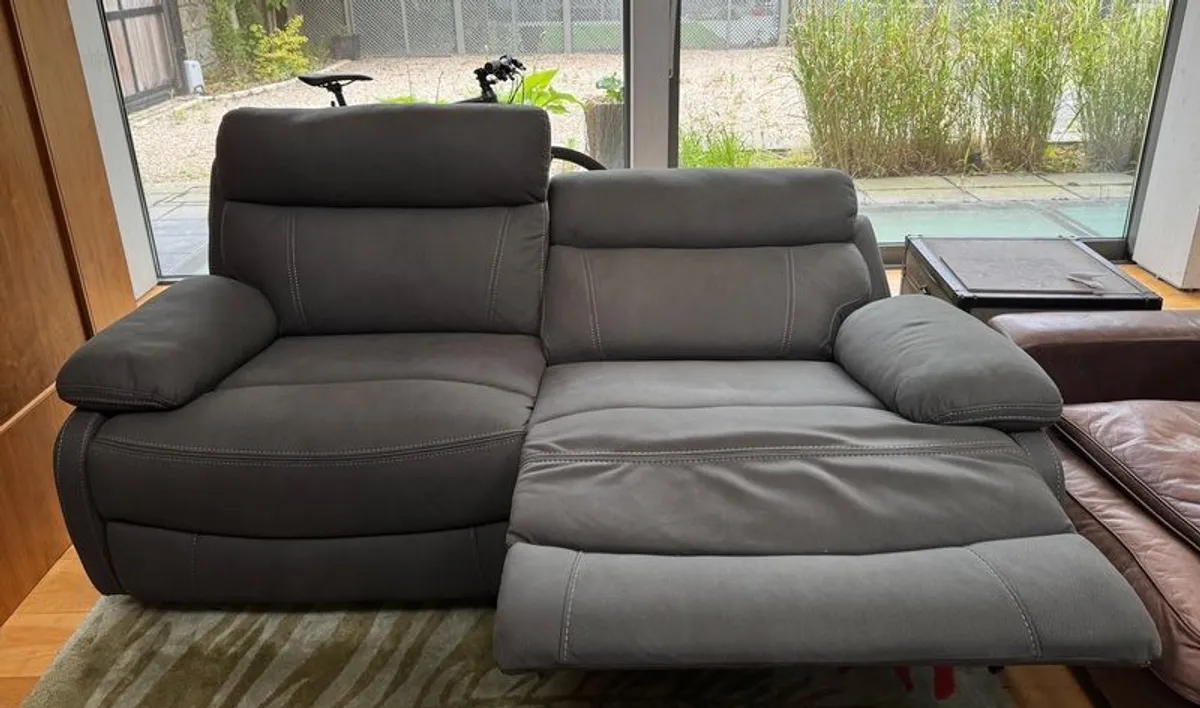 Hardy 3 Seater | USB | Power Recliner | Grey Recliner sofa - Image 2