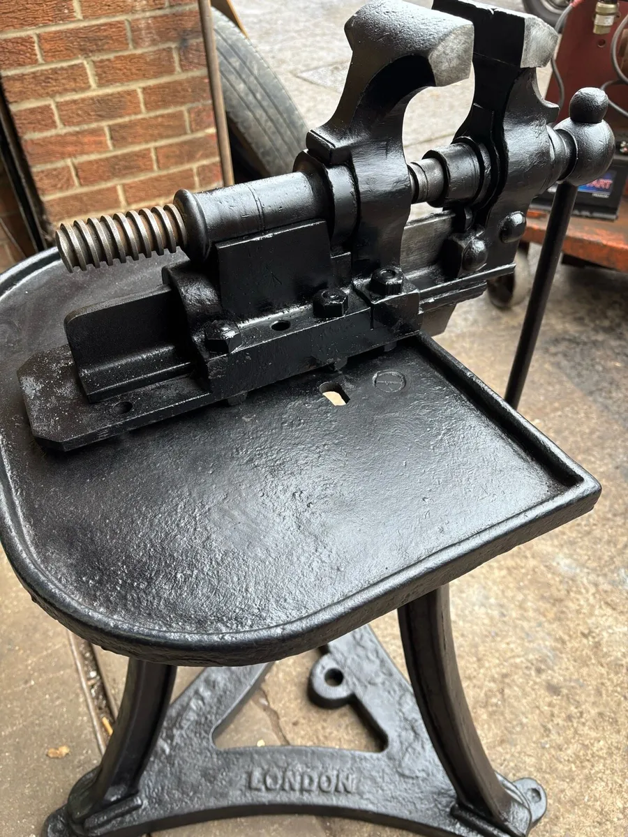 ORIGINAL PETER WRIGHT TABLE& VICE - Image 2