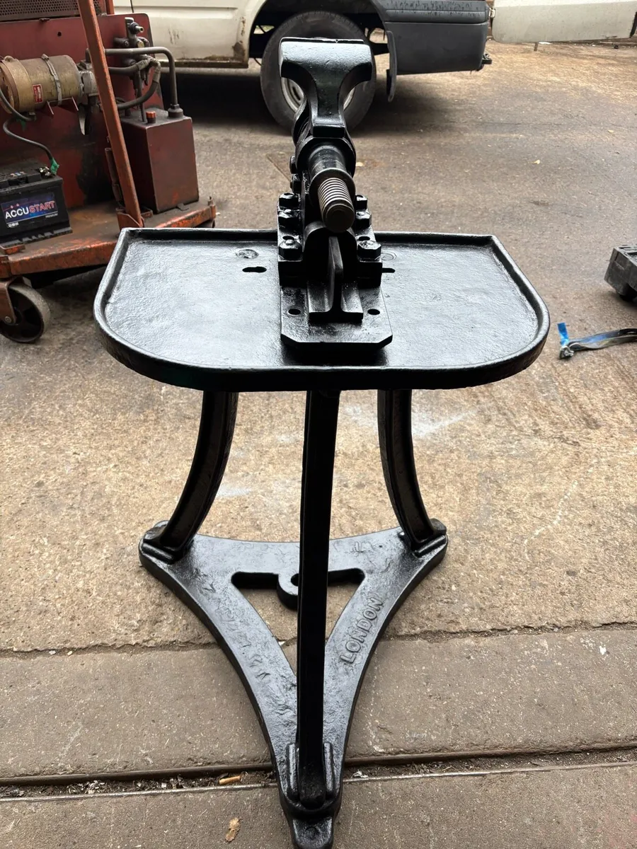 ORIGINAL PETER WRIGHT TABLE& VICE - Image 4