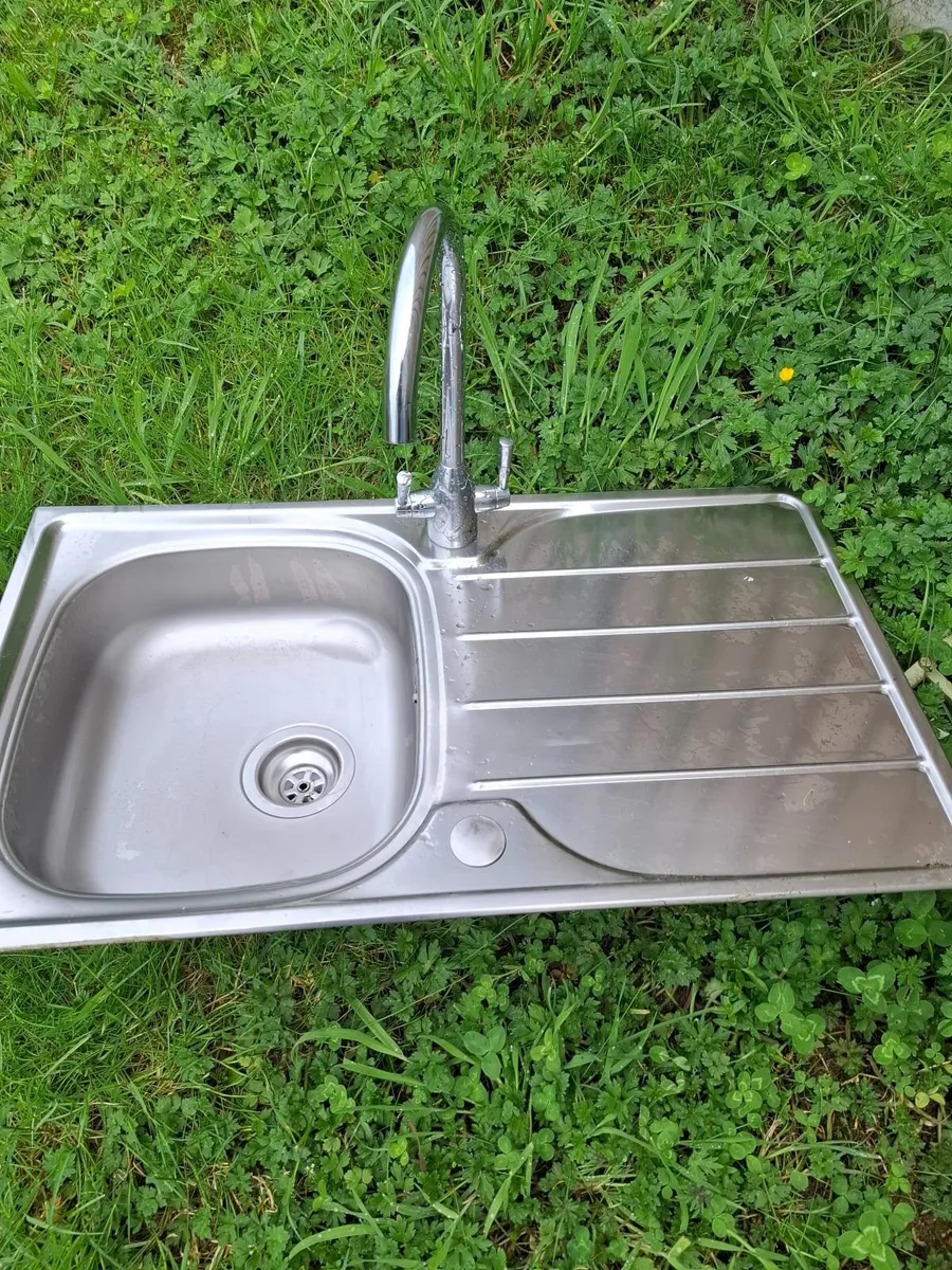 kitchen sink - Image 1