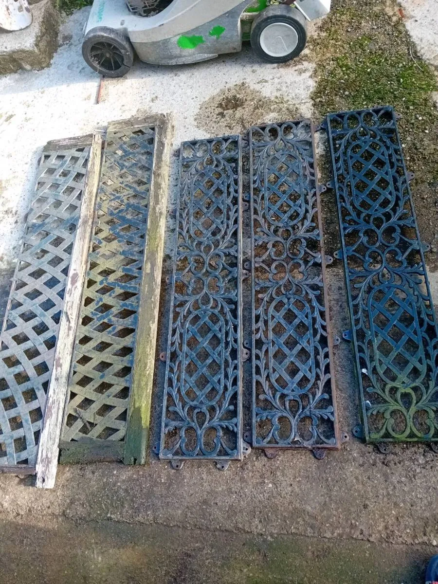 BENCH ENDS - Image 1