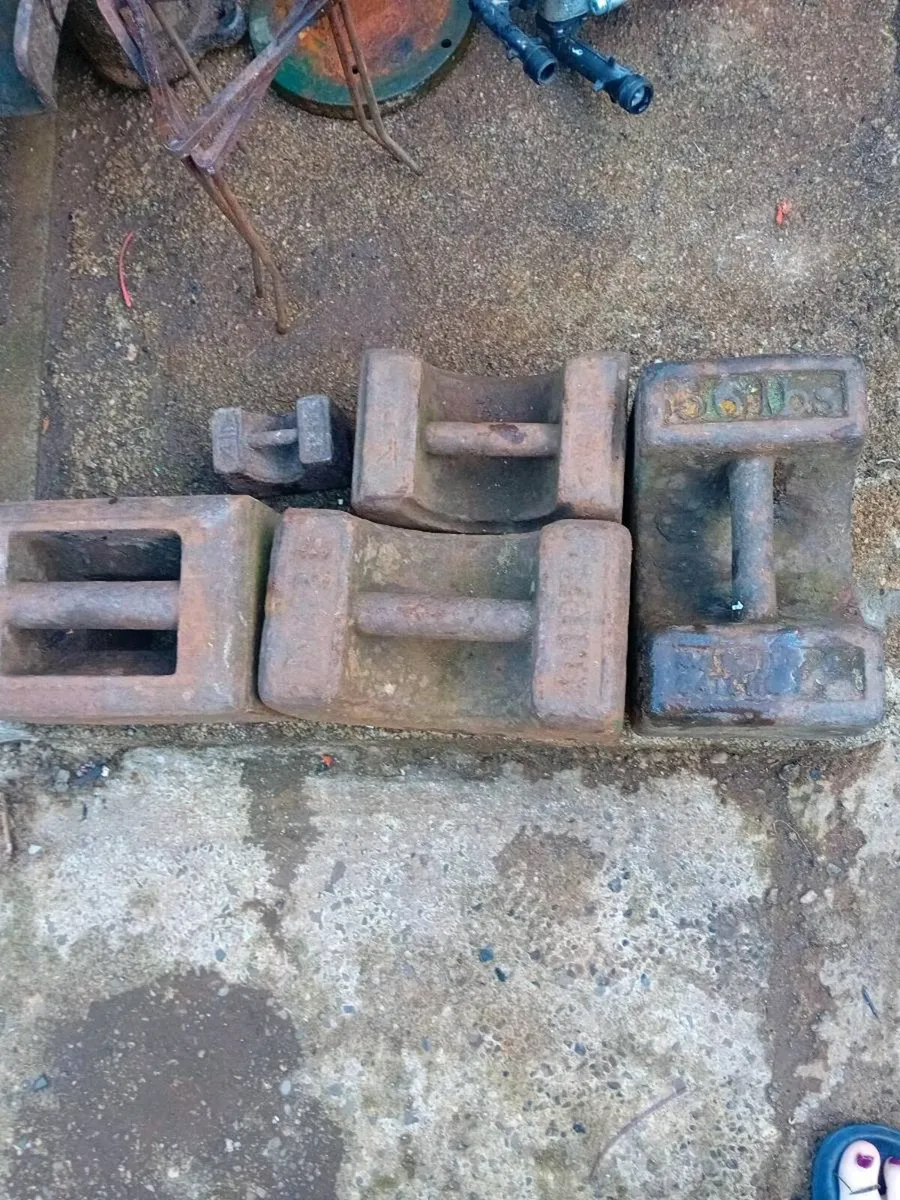 ANTIQUE AND COLLECTABLES