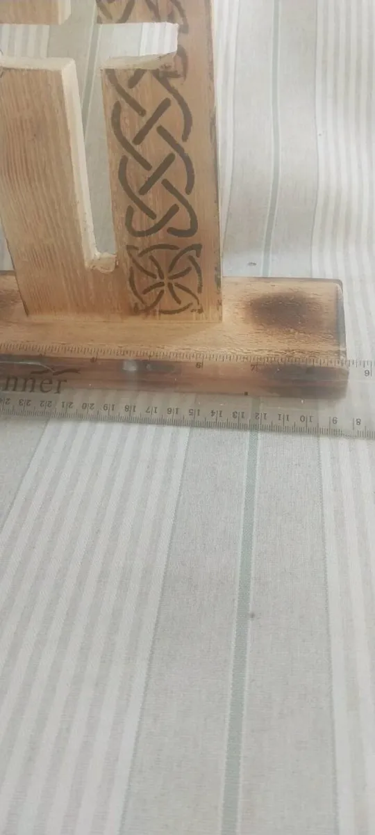 Wooden  cross display - Image 4