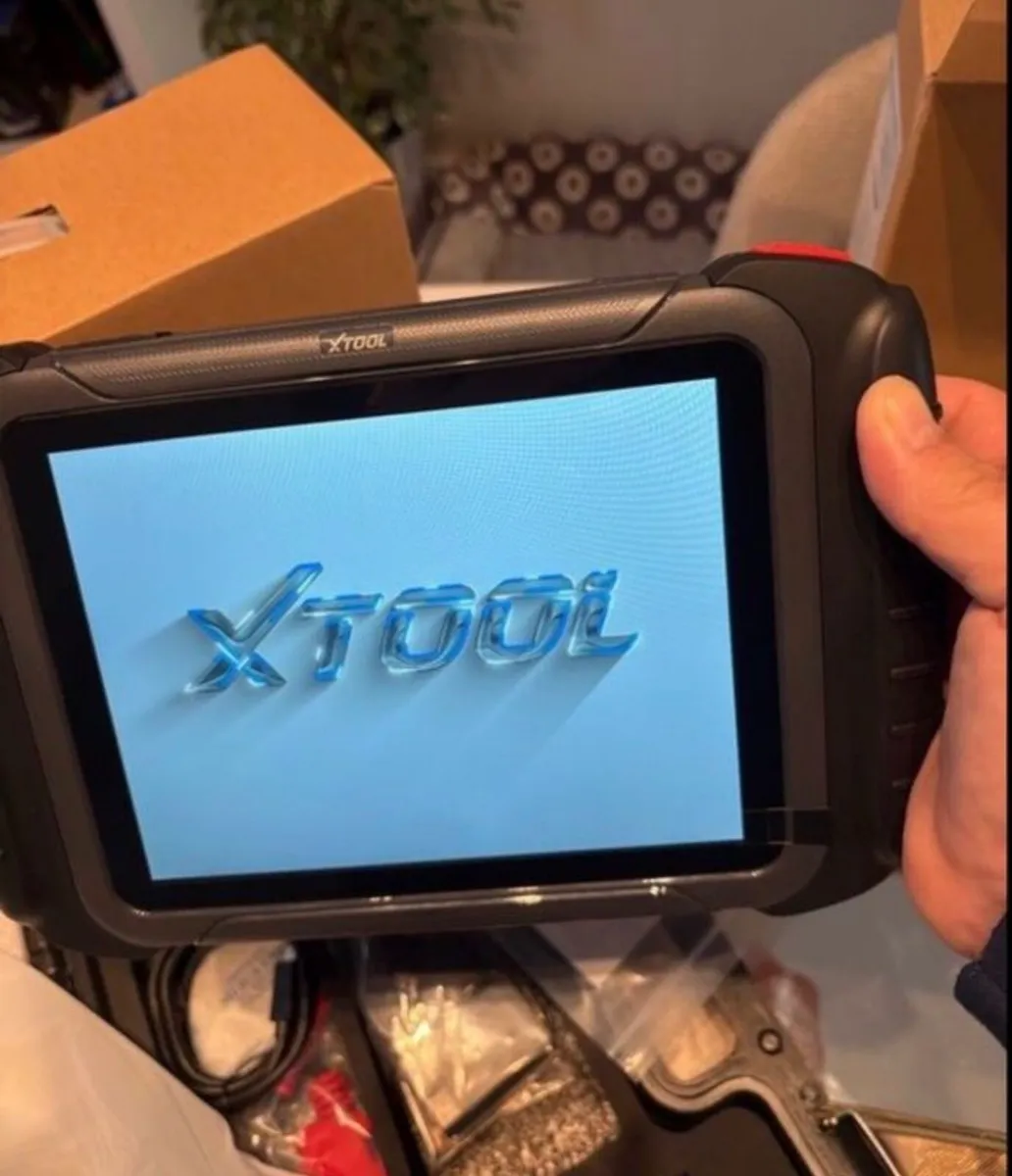 New XTOOL D8W Car Diagnostics Tool - Image 3